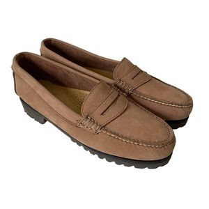 NEW Bass Weejuns tan suede lug sole loafer size 8.5